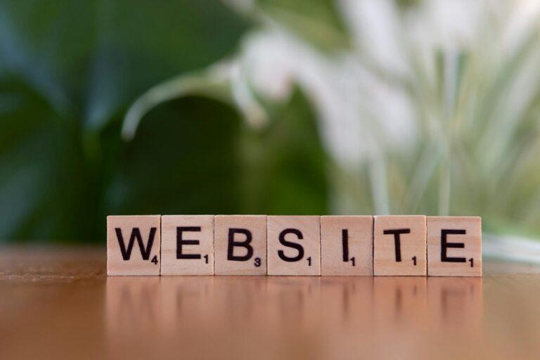 Dobrze dobrane domeny – fundament obecności online