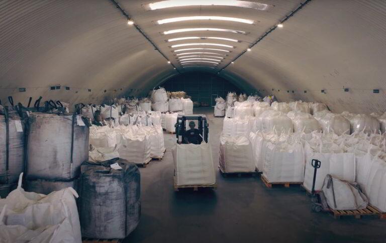 Pakowanie – kluczowy etap przygotowań do transportu, magazynowania i dystrybucji materiałów sypkich