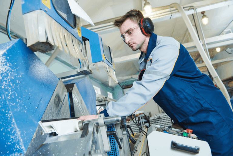 Jak powstają profile z tworzyw sztucznych? Przewodnik od pomysłu do gotowego produktu