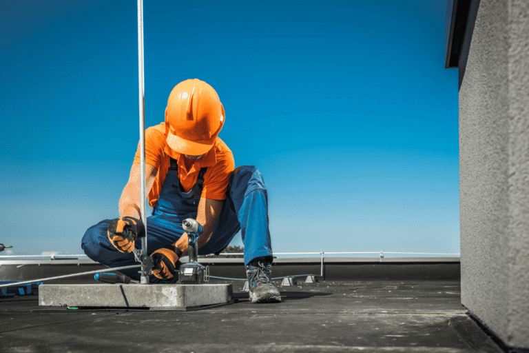 Instalacja odgromowa – czy jest obowiązkowa, koszt wykonania, normy i elementy ochrony odgromowej